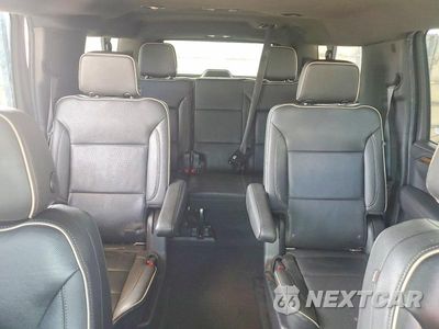Zdjęcie 10 z 13 samochodu: 2022 CHEVROLET SUBURBAN K1500 PREMIER VIN:1GNSKFKD4NR139127 - miniatura