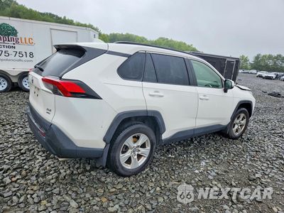 Trzecie zdjęcie samochodu z tyłu: 2019 TOYOTA RAV4 XLE VIN:JTMP1RFV1KD037248 - miniatura