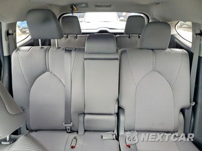 Zdjęcie 10 z 14 samochodu: 2022 TOYOTA HIGHLANDER LE VIN:5TDBZRBH9NS223082 - miniatura