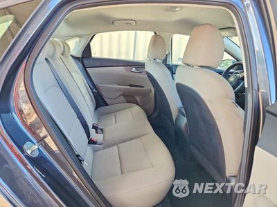 Zdjęcie 10 z 12 samochodu: 2019 KIA FORTE LXS VIN:3KPF24AD0KE119867 - miniatura
