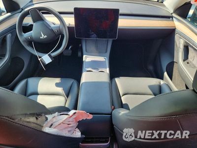 Zdjęcie 8 z 12 samochodu: 2024 TESLA MODEL Y VIN:7SAYGDEE5RA269085 - miniatura