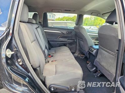 Zdjęcie 11 z 13 samochodu: 2018 TOYOTA HIGHLANDER LE VIN:5TDBZRFH4JS844086 - miniatura