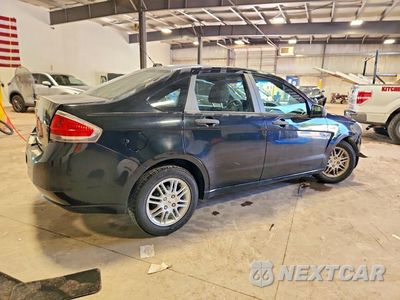 Trzecie zdjęcie samochodu z tyłu: 2010 FORD FOCUS SE VIN:1FAHP3FN6AW133028 - miniatura