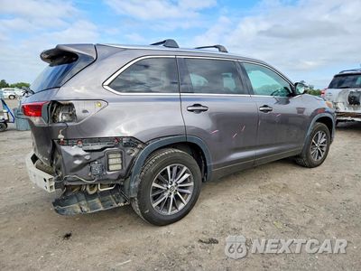 Trzecie zdjęcie samochodu z tyłu: 2018 TOYOTA HIGHLANDER XLE VIN:5TDJZRFH3JS529596 - miniatura