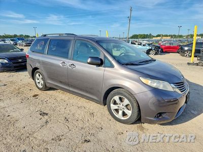 Czwarte zdjęcie samochodu z boku: 2017 TOYOTA SIENNA VIN:5TDKZ3DC2HS807469 - miniatura