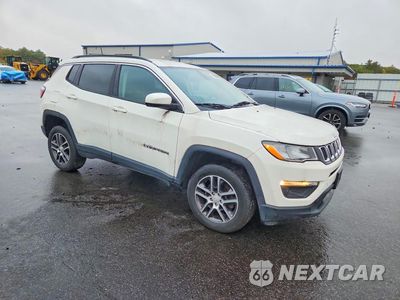 Czwarte zdjęcie samochodu z boku: 2018 JEEP COMPASS LATITUDE VIN:3C4NJDBB6JT255748 - miniatura