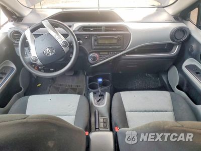 Zdjęcie 8 z 12 samochodu: 2014 TOYOTA PRIUS C TWO VIN:JTDKDTB35E1574813 - miniatura