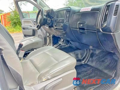 Piąte zdjęcie samochodu w środku: 2019 CHEVROLET SILVERADO MEDIUM DUTY VIN:1HTKHPVH7KH863006 - miniatura