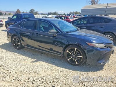 Czwarte zdjęcie samochodu z boku: 2019 TOYOTA CAMRY XSE VIN:4T1B61HK6KU296474 - miniatura