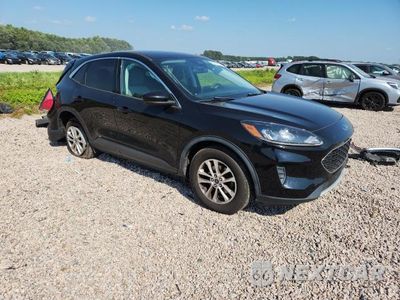 Czwarte zdjęcie samochodu z boku: 2021 FORD ESCAPE SE VIN:1FMCU9G61MUB01557 - miniatura