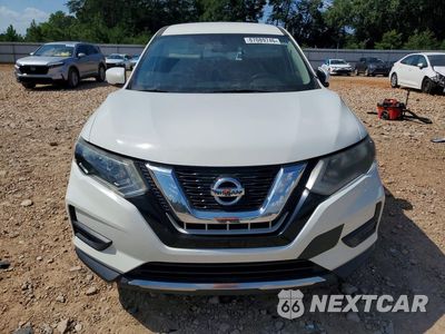 Piąte zdjęcie samochodu w środku: 2017 NISSAN ROGUE S VIN:5N1AT2MT7HC794237 - miniatura