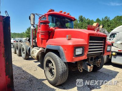 Czwarte zdjęcie samochodu z boku: 1997 MACK RD688S DUMP TRUCK VIN:1M2P267C0VM033295 - miniatura