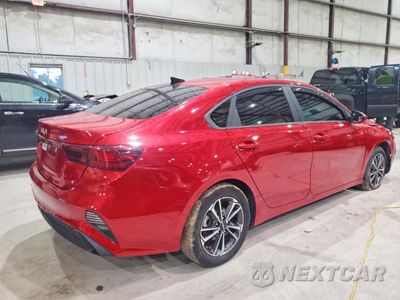 Trzecie zdjęcie samochodu z tyłu: 2024 KIA FORTE LXS VIN:3KPF24AD8RE709566 - miniatura