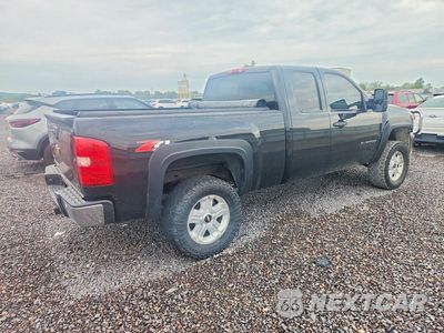 Trzecie zdjęcie samochodu z tyłu: 2011 CHEVROLET SILVERADO K1500 LT VIN:1GCRKSE39BZ285795 - miniatura