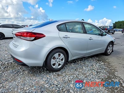 Trzecie zdjęcie samochodu z tyłu: 2018 KIA FORTE LX VIN:3KPFL4A71JE283778 - miniatura