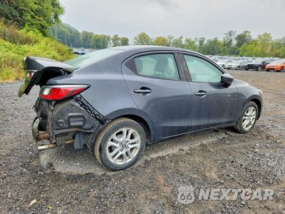Trzecie zdjęcie samochodu z tyłu: 2017 TOYOTA YARIS IA BASE VIN:3MYDLBYV2HY182050 - miniatura