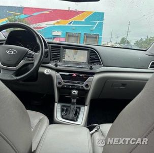 Zdjęcie 9 z 10 samochodu: 2017 HYUNDAI ELANTRA LIMITED VIN:KMHD84LF4HU061935 - miniatura