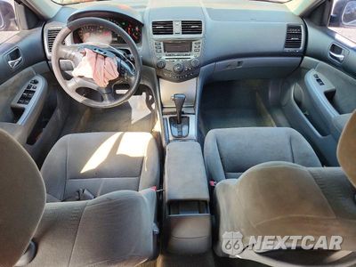 Zdjęcie 8 z 12 samochodu: 2004 HONDA ACCORD EX VIN:1HGCM566X4A106998 - miniatura