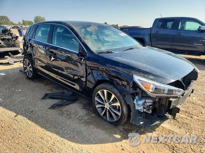 Czwarte zdjęcie samochodu z boku: 2020 HYUNDAI ELANTRA GT BASE VIN:KMHH35LE0LU145806 - miniatura