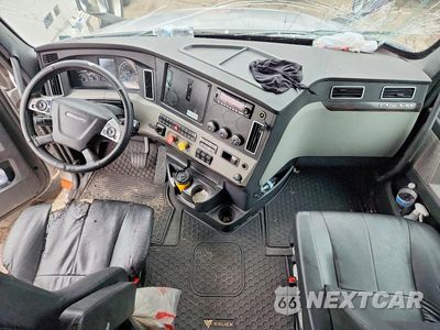 Zdjęcie 8 z 13 samochodu: 2020 FREIGHTLINER CASCADIA 126 SEMI TRUCK VIN:1FUJHHDR5LLLC7716 - miniatura