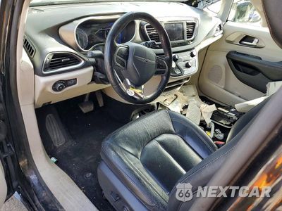 Zdjęcie 8 z 13 samochodu: 2020 CHRYSLER PACIFICA TOURING L VIN:2C4RC1BG1LR106465 - miniatura