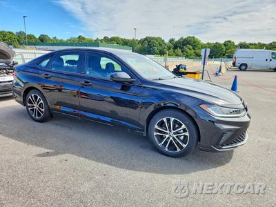 Czwarte zdjęcie samochodu z boku: 2025 VOLKSWAGEN JETTA SPORT VIN:3VWBX7BU9SM046355 - miniatura