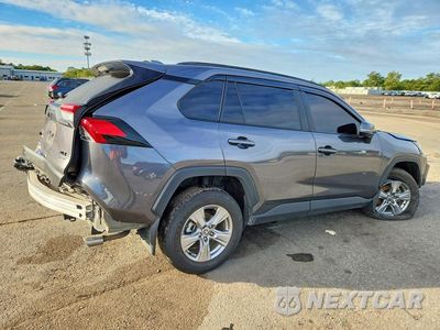 Trzecie zdjęcie samochodu z tyłu: 2025 TOYOTA RAV4 HYBRID XLE VIN:4T3RWRFV8SU208915 - miniatura