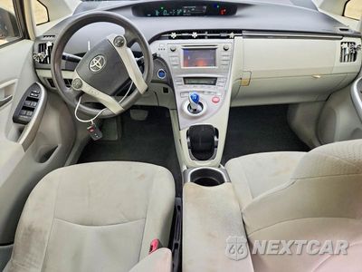 Zdjęcie 8 z 13 samochodu: 2013 TOYOTA PRIUS TWO VIN:JTDKN3DU6D5677295 - miniatura