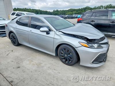 Czwarte zdjęcie samochodu z boku: 2023 TOYOTA CAMRY LE VIN:4T1C11AK0PU131847 - miniatura
