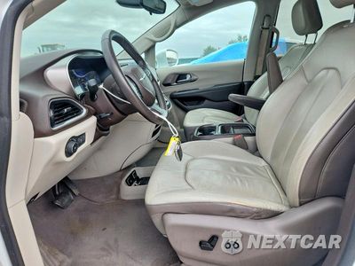 Zdjęcie 7 z 13 samochodu: 2017 CHRYSLER PACIFICA TOURING L VIN:2C4RC1BG0HR702979 - miniatura