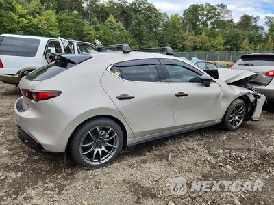 Trzecie zdjęcie samochodu z tyłu: 2025 MAZDA 3 PREMIUM VIN:JM1BPAMM3S1783397 - miniatura