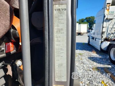 Zdjęcie 13 z 14 samochodu: 2017 VOLVO VNL SEMI TRUCK VIN:4V4NC9EH3HN983310 - miniatura