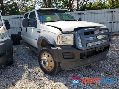 Czwarte zdjęcie samochodu z boku: 2007 FORD F550 SUPER DUTY VIN:1FDAW57P07EB01373 - miniatura