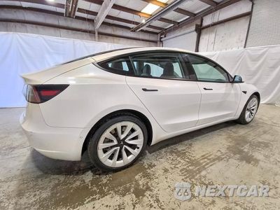 Trzecie zdjęcie samochodu z tyłu: 2022 TESLA MODEL 3 VIN:5YJ3E1EA7NF188076 - miniatura