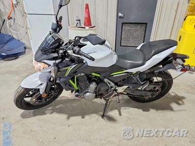 Trzecie zdjęcie samochodu z tyłu: 2017 KAWASAKI ER650 G VIN:JKAEREG19HDA00863 - miniatura