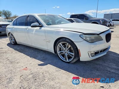 Czwarte zdjęcie samochodu z boku: 2013 BMW 750 LI VIN:WBAYE8C54DDE22197 - miniatura
