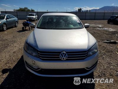 Piąte zdjęcie samochodu w środku: 2015 VOLKSWAGEN PASSAT S VIN:1VWAS7A33FC122310 - miniatura