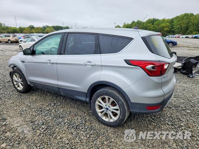 Drugie zdjęcie samochodu z przodu: 2019 FORD ESCAPE SE VIN:1FMCU9GD1KUB17768 - miniatura
