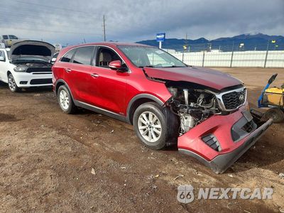 Czwarte zdjęcie samochodu z boku: 2020 KIA SORENTO LX VIN:5XYPGDA30LG664873 - miniatura