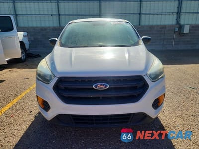 Piąte zdjęcie samochodu w środku: 2017 FORD ESCAPE S VIN:1FMCU0F77HUC13940 - miniatura