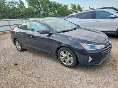 Czwarte zdjęcie samochodu z boku: 2020 HYUNDAI ELANTRA VALUE EDITION VIN:5NPD84LF6LH521832 - miniatura