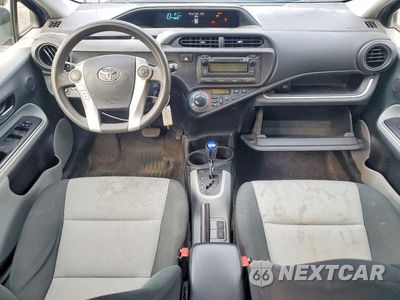 Zdjęcie 8 z 14 samochodu: 2014 TOYOTA PRIUS C TWO VIN:JTDKDTB32E1575031 - miniatura