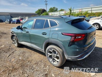 Drugie zdjęcie samochodu z przodu: 2025 CHEVROLET TRAX 1LT VIN:KL77LHEP9SC207933 - miniatura