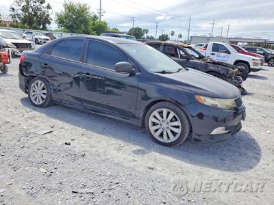 Czwarte zdjęcie samochodu z boku: 2013 KIA FORTE SX VIN:KNAFW4A38D5732925 - miniatura