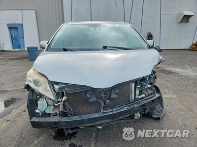 Piąte zdjęcie samochodu w środku: 2019 TOYOTA SIENNA XLE 8-PASSENGER VIN:5TDYZ3DC2KS011354 - miniatura