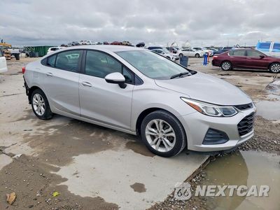 Czwarte zdjęcie samochodu z boku: 2019 CHEVROLET CRUZE LS VIN:1G1BC5SM1K7131695 - miniatura