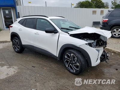 Czwarte zdjęcie samochodu z boku: 2026 CHEVROLET TRAX 2RS VIN:KL77LJEP8TC058746 - miniatura