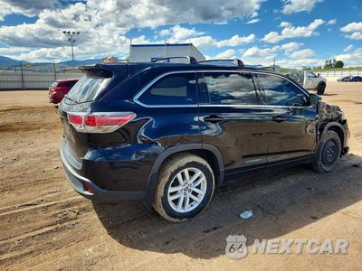 Trzecie zdjęcie samochodu z tyłu: 2016 TOYOTA HIGHLANDER LE VIN:5TDBKRFH1GS240220 - miniatura