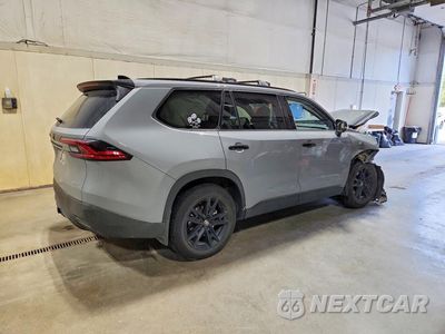 Trzecie zdjęcie samochodu z tyłu: 2026 TOYOTA GRAND HIGHLANDER HYBRID NIGHTSHADE VIN:5TDACAB5XTS085988 - miniatura