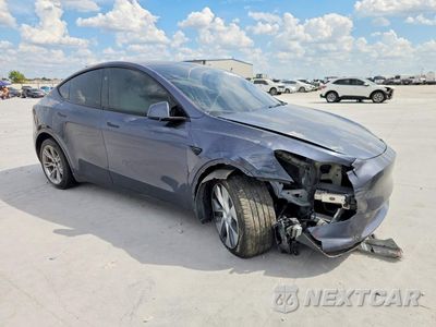 Czwarte zdjęcie samochodu z boku: 2023 TESLA MODEL Y VIN:7SAYGDEE9PA168192 - miniatura